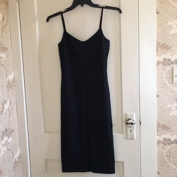 Black Bodycon Dress 🖤 - Picture 4 of 5